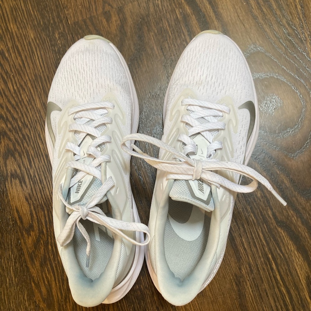 Women’s Nike zoom sneakers